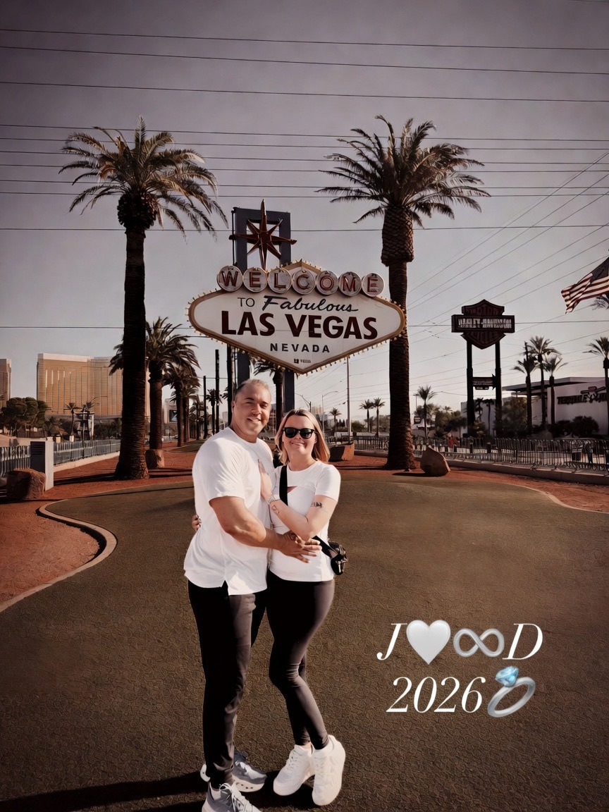 Jordan and Danielle standing together at the Welcome to Fabulous Las Vegas sign